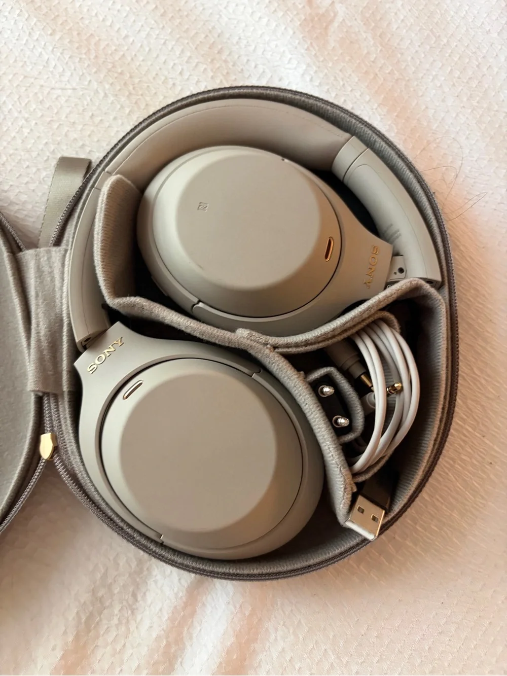 Sony WH-1000XM4 Noise cancelling Headphone Bluetooth with microphone - Silver